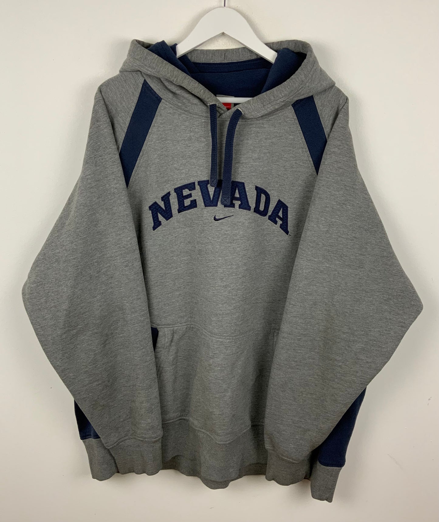 Nevada Wolfpack x Nike Vintage College Hoodie mit Miniswoosh / Bestickt / Dicker Stoff / XXL